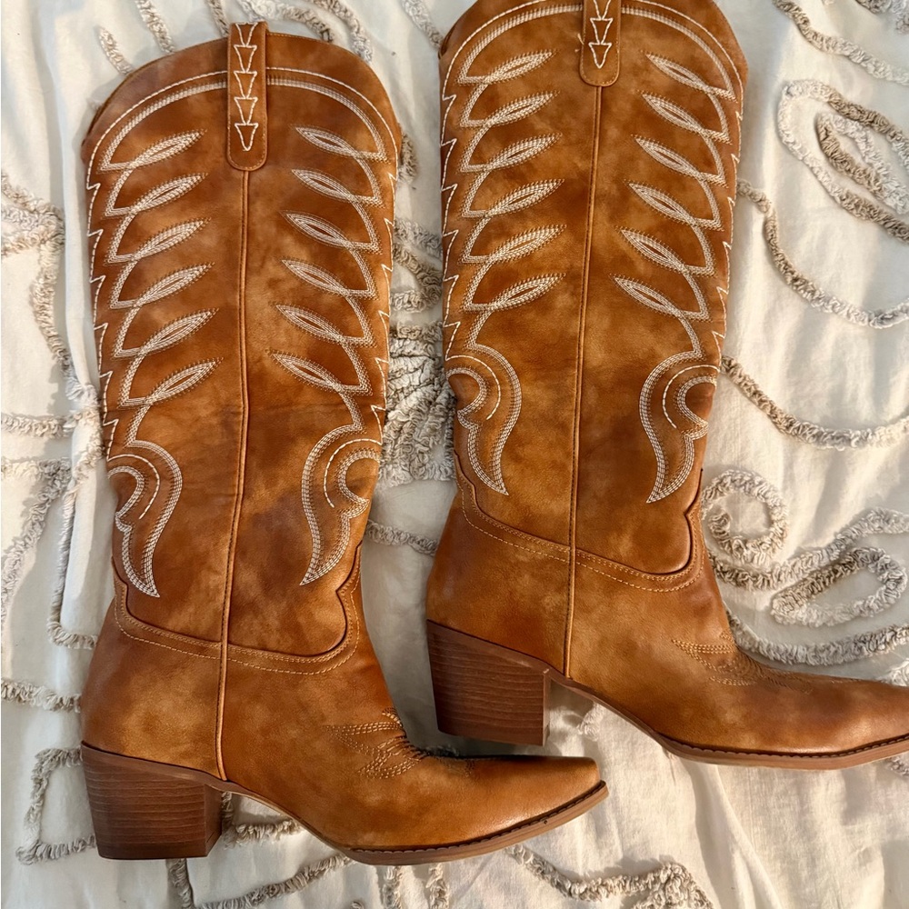 Women's Tan Western Embroidered Cowboy Boots